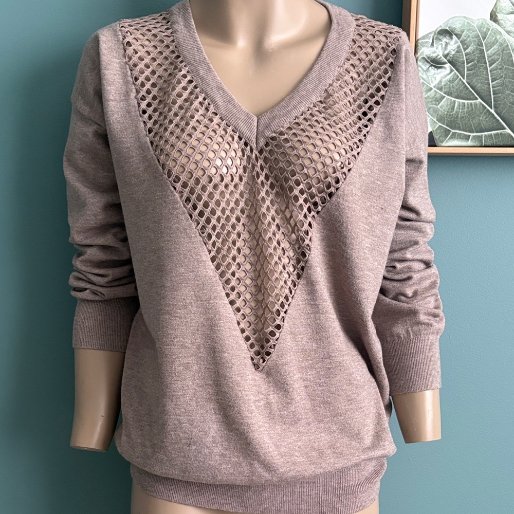 DREAMERS DEEP MESH V NECK SWEATER